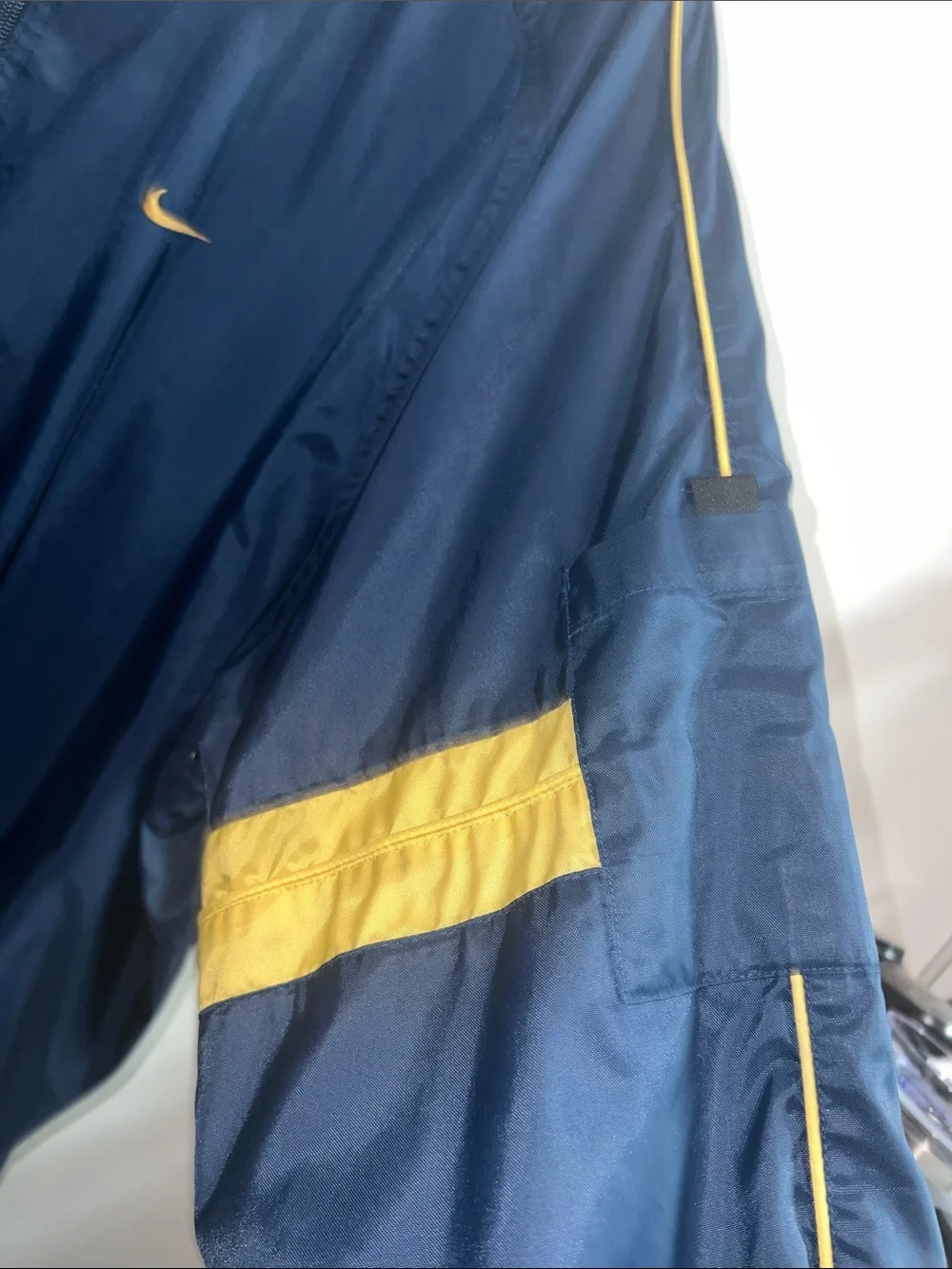 Nike Men’s Navy and Yellow Lightweight Vintage Windbreaker Jacket 90s
